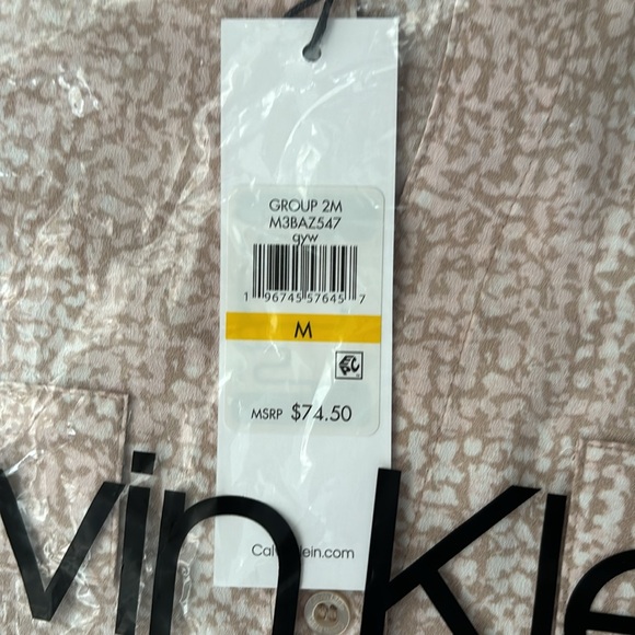 Calvin Klein
Rose Water Banded Collar Long Roll-Tab Sleeve Button Front Top. M - Picture 11 of 11